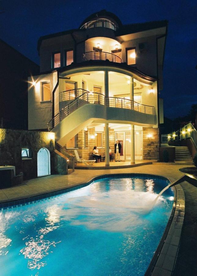 Freya Spa Apartments Ni Exteriör bild