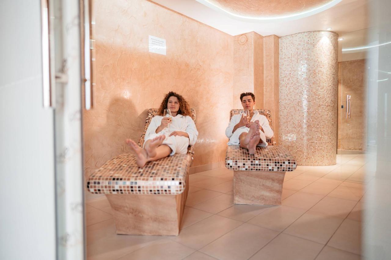 Freya Spa Apartments Ni Exteriör bild