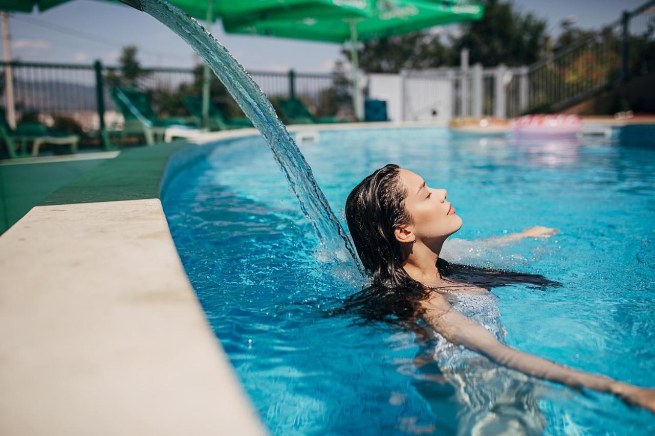 Freya Spa Apartments Ni Exteriör bild
