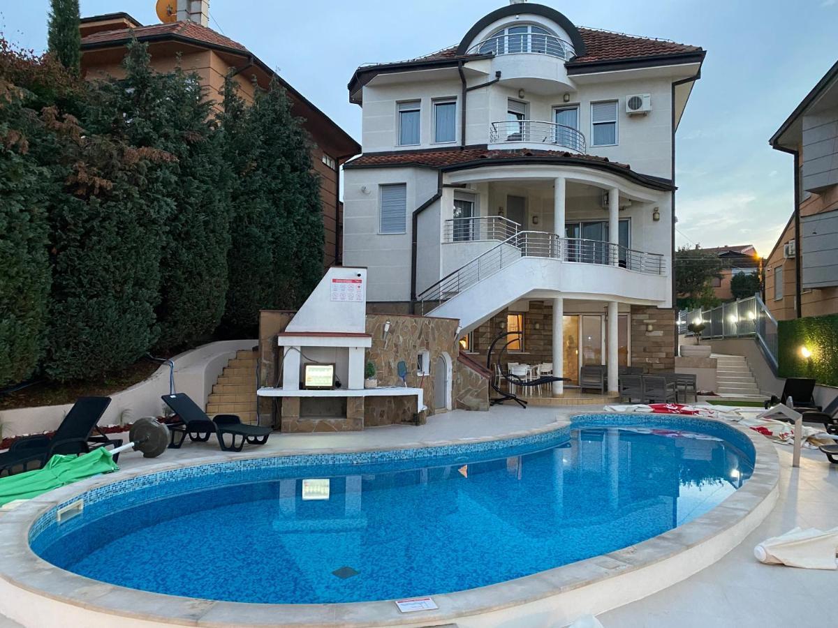 Freya Spa Apartments Ni Exteriör bild