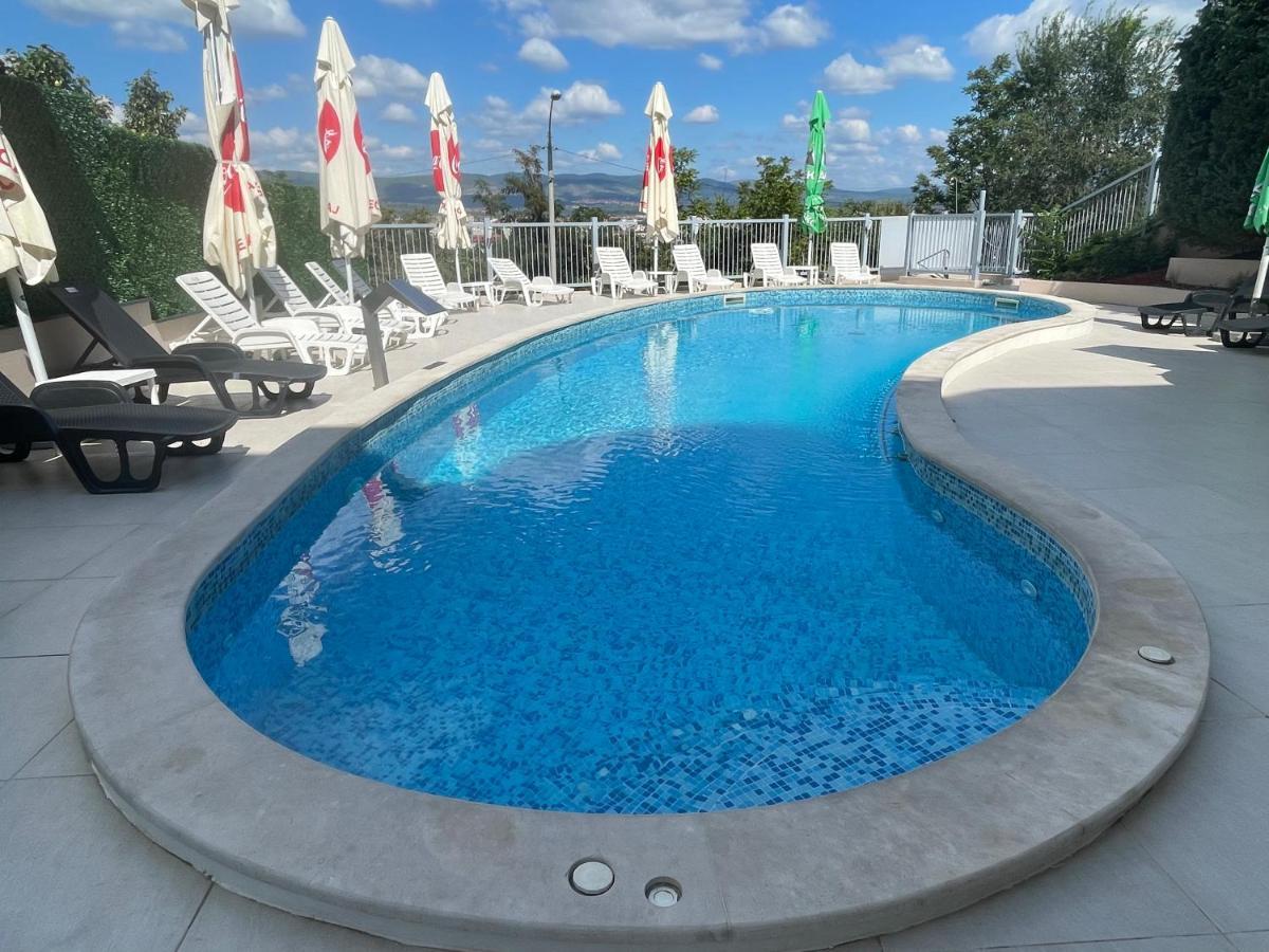 Freya Spa Apartments Ni Exteriör bild