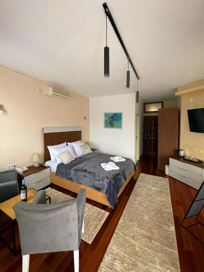 Freya Spa Apartments Ni Exteriör bild