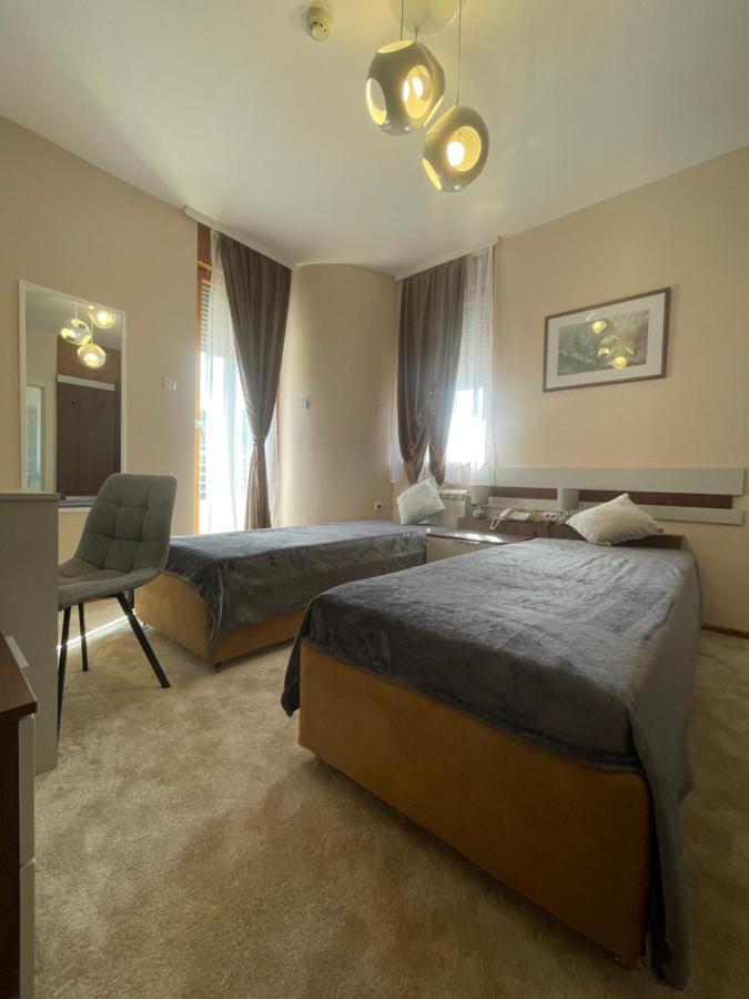 Freya Spa Apartments Ni Exteriör bild