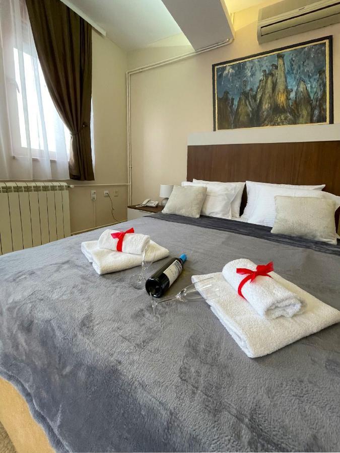 Freya Spa Apartments Ni Exteriör bild