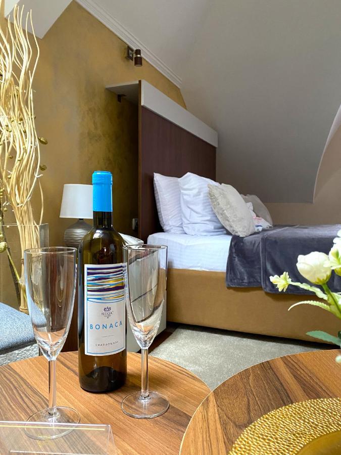 Freya Spa Apartments Ni Exteriör bild
